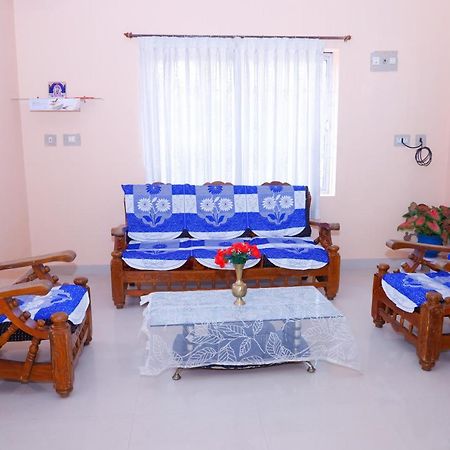 Giri'S Homestay Мадикери Екстериор снимка