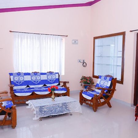 Giri'S Homestay Мадикери Екстериор снимка