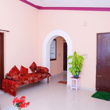 Giri'S Homestay Мадикери Екстериор снимка