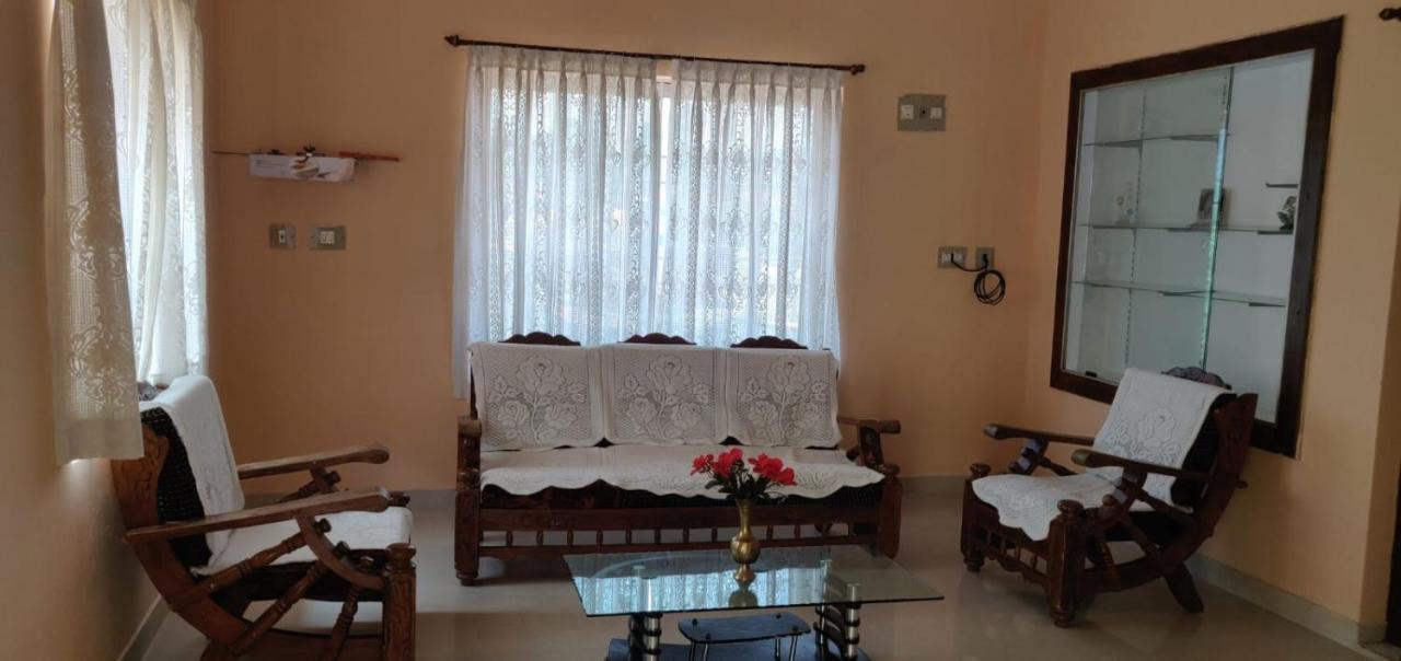 Giri'S Homestay Мадикери Екстериор снимка
