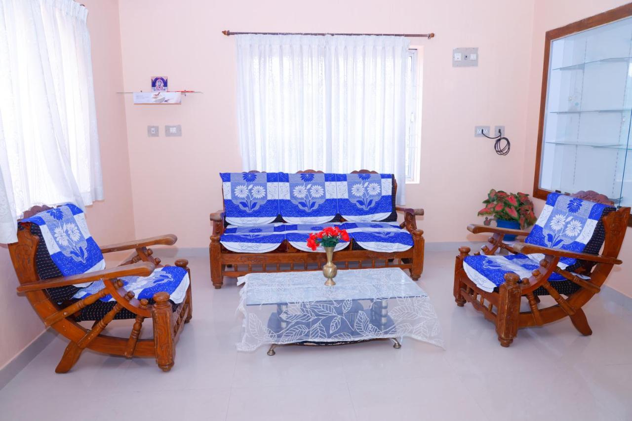 Giri'S Homestay Мадикери Екстериор снимка