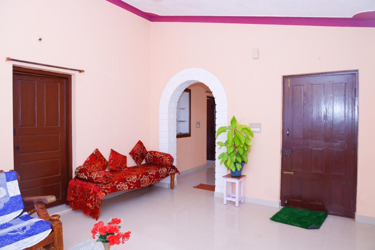 Giri'S Homestay Мадикери Екстериор снимка