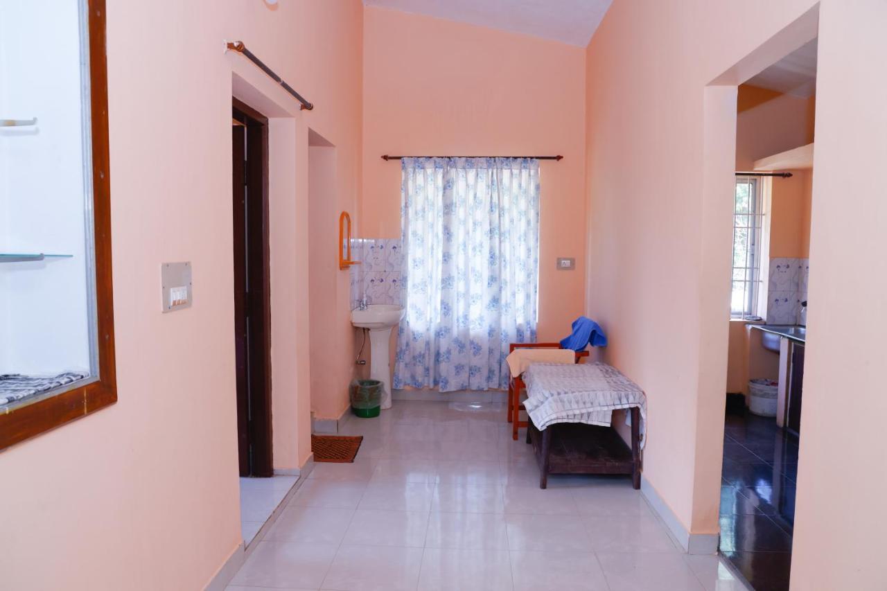 Giri'S Homestay Мадикери Екстериор снимка